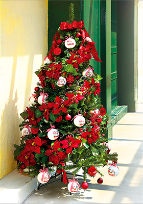 クリスマスツリー 高さ：180cm　幅：85cm
